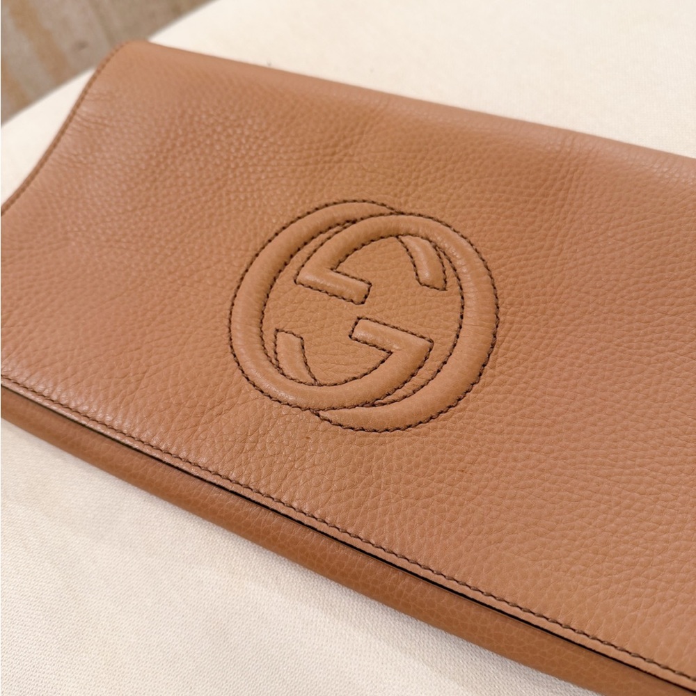 Gucci Tan Pebbled Leather GG Clutch - Picture 3 of 3